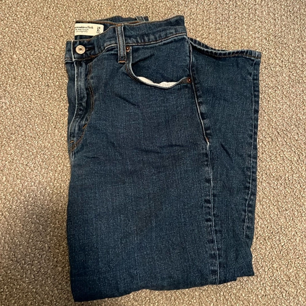 A&F Curve Love Ankle Straight Jeans